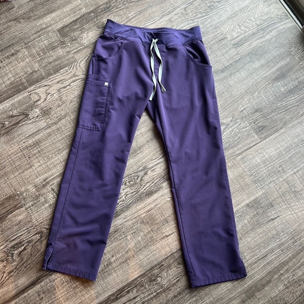 FIGS LIMITED DEEP PURPLE- Kargo Medium Regular pants scrubs